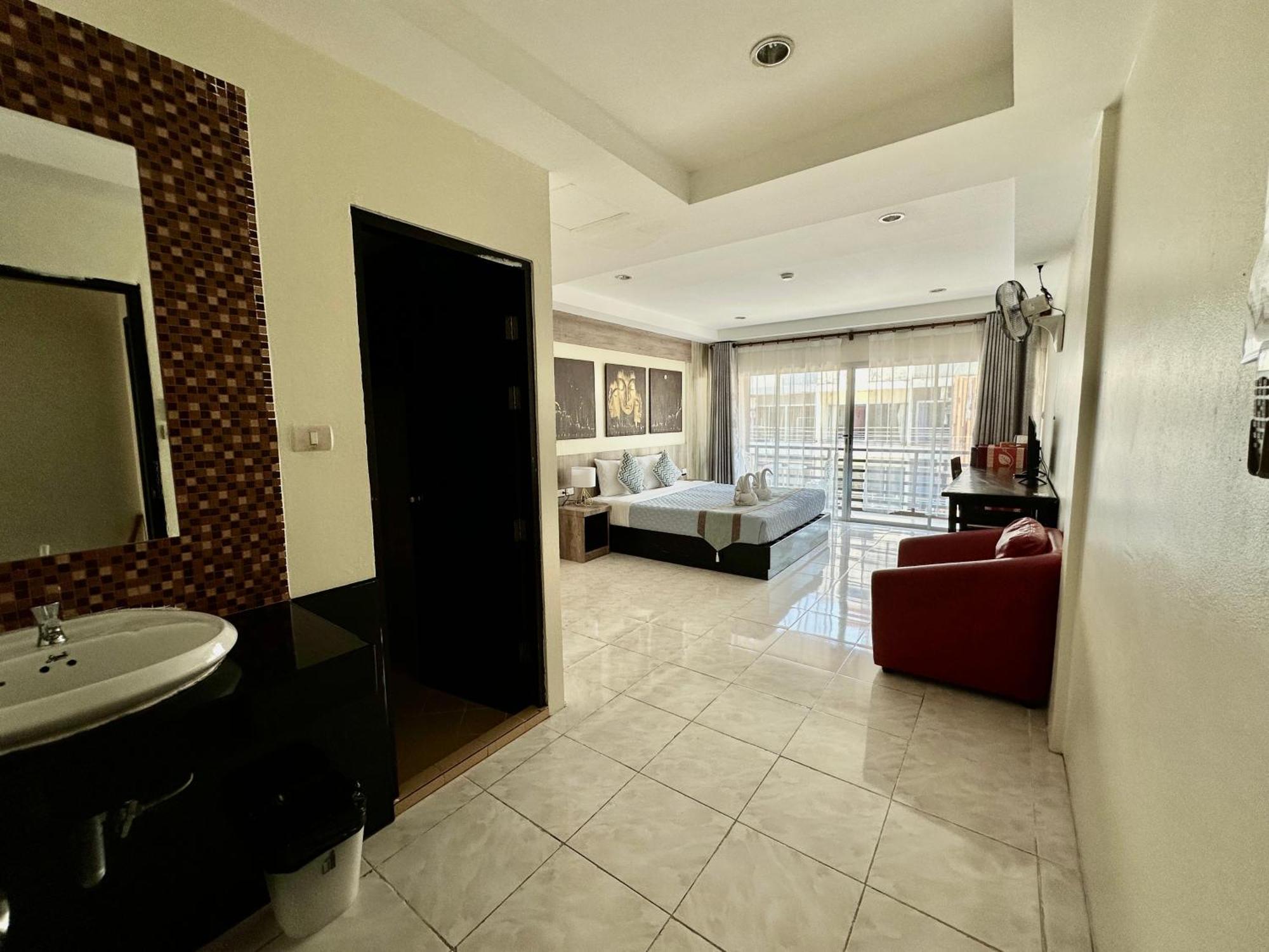 Thai Classic House Patong Экстерьер фото