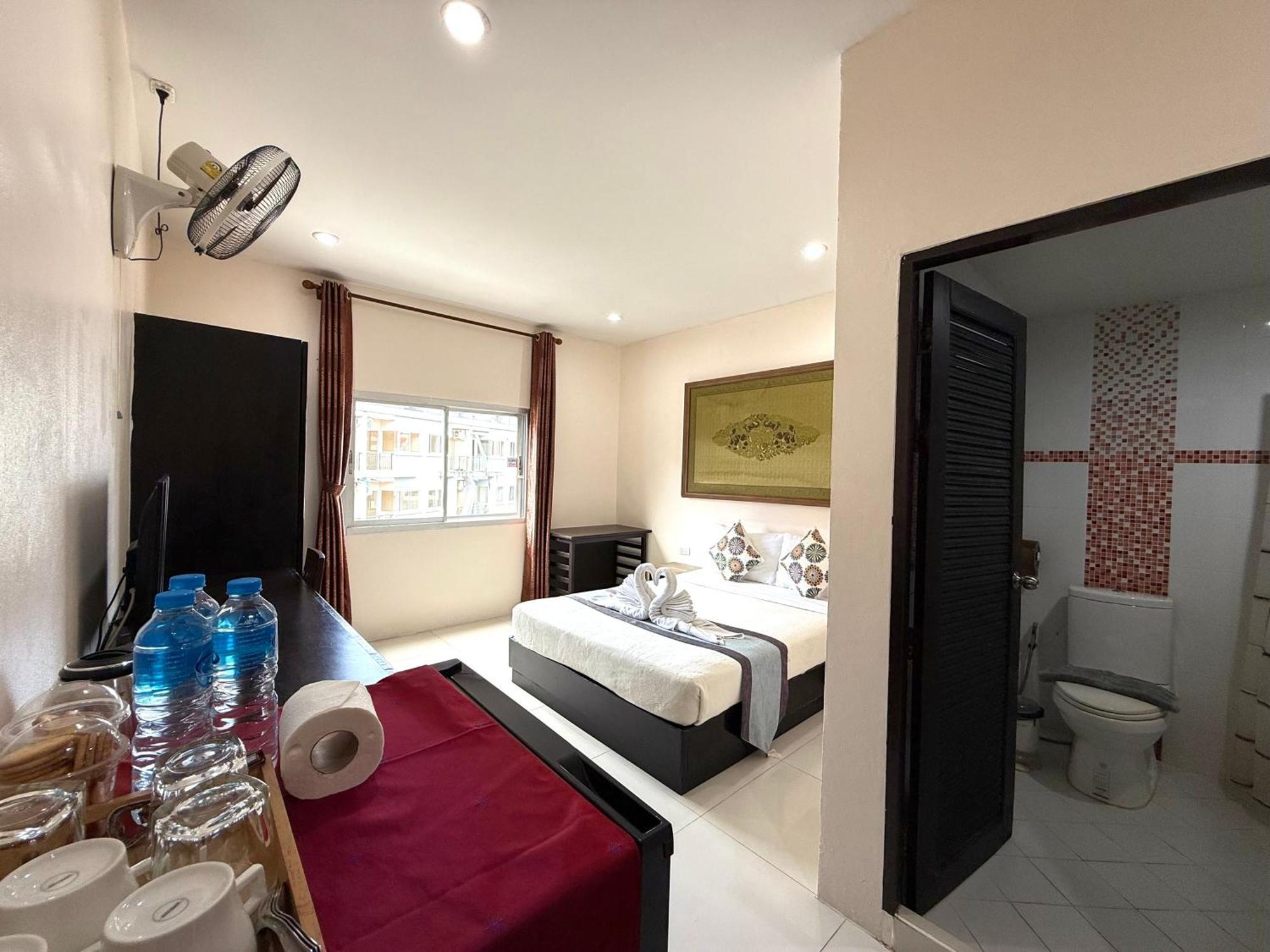 Thai Classic House Patong Экстерьер фото